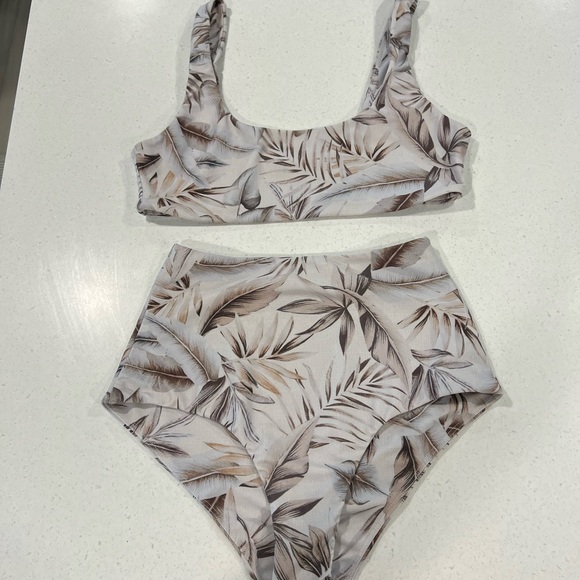 Mikoh Lami Bottom in Tahitian Blossom - Picture 5 of 6